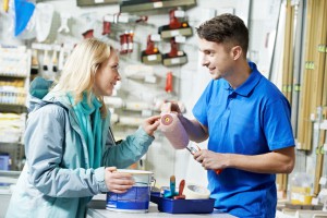 Fachkompetente Beratung im Baumarkt