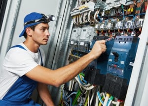 Bei der Elektrik sollte man den Profi machen lassen