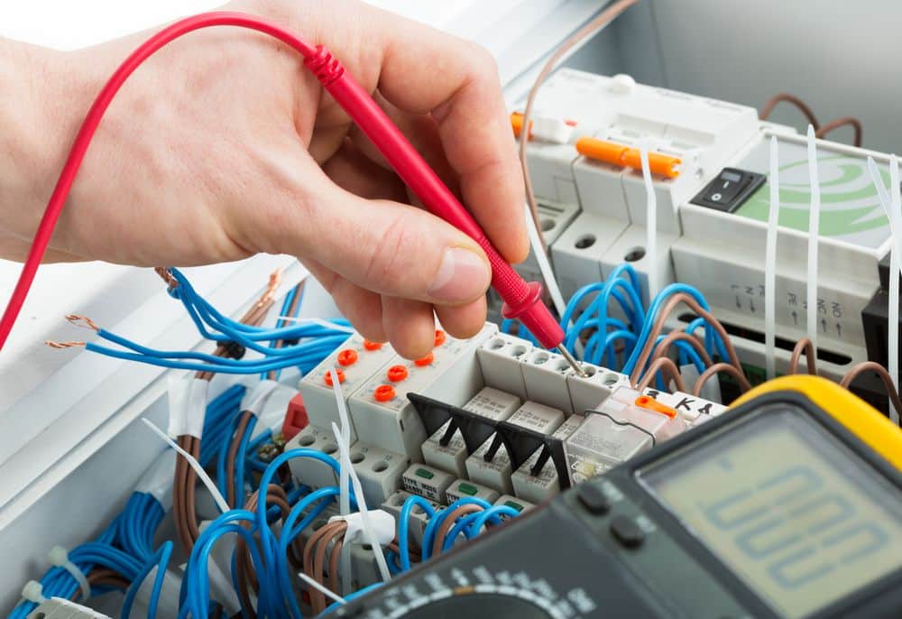 Elektriker beim Hausbau