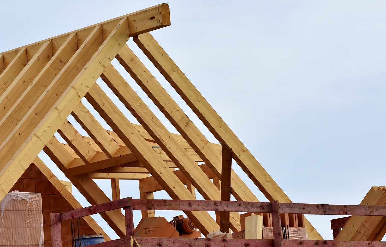 dachlatten-dachkonstruktion-dach-holz